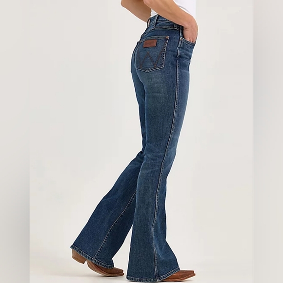 WOMEN jeansWomen's Wrangler Retro® Bailey High Rise Flare Jean - Picture 7 of 8